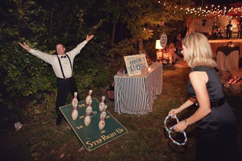 Circus Wedding Theme, Circus Games, Vintage Carnival Theme, Vintage Carnival Games, Carnival Wedding Theme, Engagement Party Vintage, Traveling Circus, Vintage Circus Party, Halloween Circus