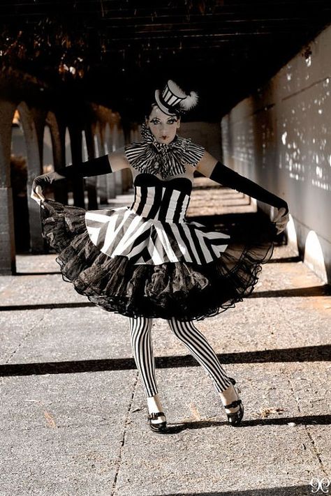 the night circus | Night Circus / costume Harlequin Costume, The Night Circus, Circus Outfits, Dark Circus, Corset Skirt, Skirts Long, Circus Costume, Night Circus, Clown Costume