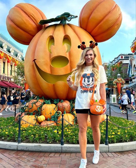 Disney Instagram Pictures, Magic Kingdom Pictures, Mickeys Not So Scary Halloween, Disney Trip Surprise, Not So Scary Halloween Party, Disney Lifestyle, Not So Scary Halloween, Disney Photo Ideas, Disney Halloween Shirts