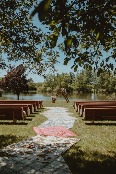 Wooden Pews Outdoor Weddings, Church Pew Outdoor Wedding, Rug Walkway Wedding, Rug Isle Runners Wedding, Rug Aisle Wedding, Rug Isle, Rug Wedding Aisle, Outdoor Wedding Ceremony Seating, Church Pew Wedding Decorations