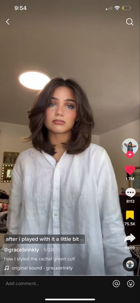 Short Hair Till Shoulder, Short Brunette Blowout, Textured Bob Hairstyles Mid Length, Square Face With Short Hair, Shirt Hair Layers Haircuts, Bouncy Layers Short Hair, Short Brunette Hair With Layers And Curtain Bangs, Square Haircut Short, Shirt Medium Haircuts