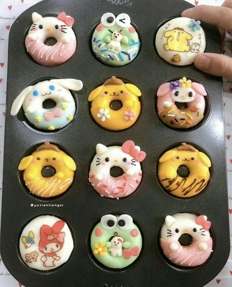 #cute Donut Decorating Ideas, Kawaii Dessert, Kawaii Cooking, Cute Donuts, Cute Baking, Pet Halloween Costumes, Tanah Liat, Cute Snacks, Hello Kitty Birthday