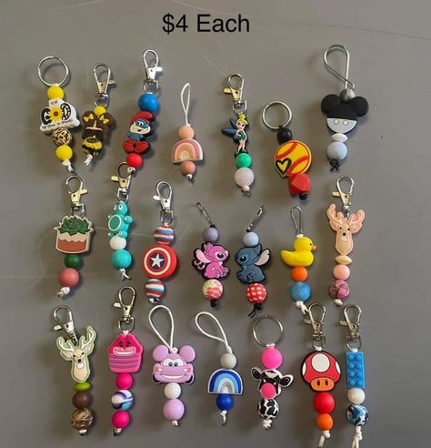 Bubble Gum Bead Ideas, Bead Car Charm, Silicone Wristlets, Silicone Keychains, Diy Crafts Keychain, Tumbler Accessories, Beaded Car Charms, Personalization Ideas, Car Hanging Accessories