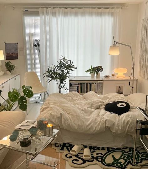 Clean Rooms Bedrooms, Small Room Inspo Minimalist, Carpet Ideas 2023, Carpet Ideas, Dekorasi Kamar Tidur, Pinterest Room Decor, Study Room Decor, Room Deco, Redecorate Bedroom