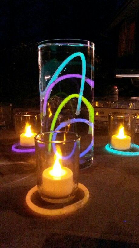 Neon Flower Centerpieces, Slinky Centerpiece, 1980s Centerpieces, Glow Stick Centerpieces, Neon Table Centerpieces, Neon Party Centerpieces, Neon Centerpieces Ideas, Stick Centerpieces, Fireworks Party