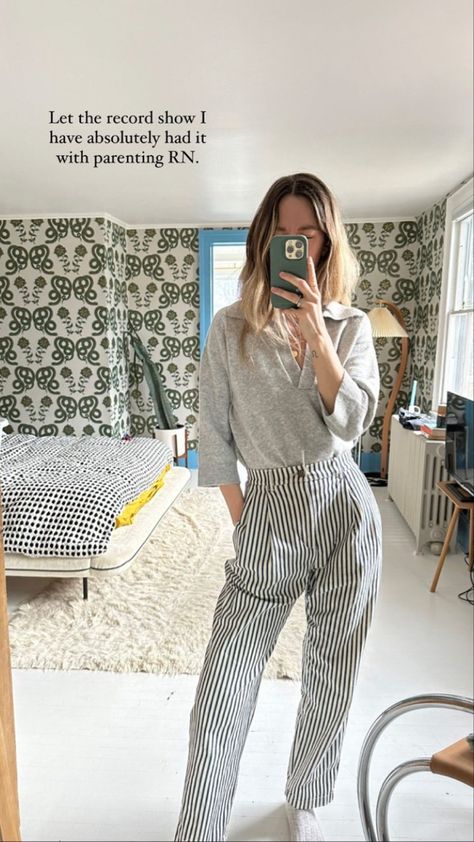 Pleated Pants Outfit, Collared Sweater, Sweater Striped, Pleated Pants, Winter Style, Pants Outfit, Autumn Winter Fashion, Winter Fashion, Fall Winter