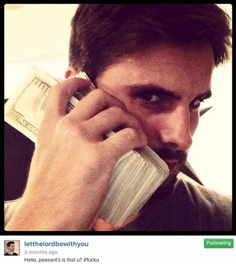 The time Scott pretended this stack of cash was a phone. Ha, ha. | 13 Times Scott Disick Showed Off His Money On Instgram Scott Disick Funny Pics, Kuwtk Memes, Lord Scott Disick, Lord Disick, Money Affirmation, Photo Widget, Kardashian Family, Scott Disick, King Kylie