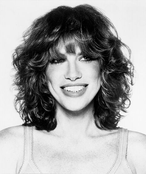 Carly Simon Net Worth | Celebrity Net Worth Curly Shag Haircut, Carly Simon, Photographie Portrait Inspiration, Haircuts For Wavy Hair, Shag Hairstyles, Shag Haircut, Curly Hair Cuts, Grunge Hair, Layered Haircuts