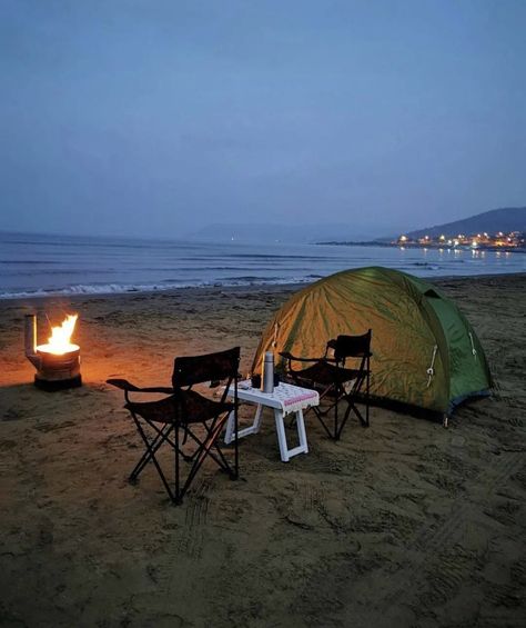 Beach Camping Aesthetic, Camping On The Beach, First Camping Trip, Camping Essentials List, Dream Dates, Camping Inspiration, Camping Set Up, Camping Aesthetic, Essentials List