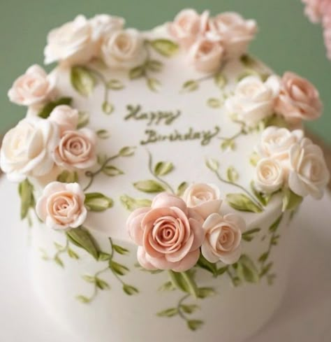 No Fondant Wedding Cake, Simple Floral Cake, Floral Cake Design, Elegant Cake Design, Decorate A Cake, Buttercream Cake Designs, Vintage Birthday Cakes, Birthday Cake Decorating Ideas, Buttercream Cake Decorating