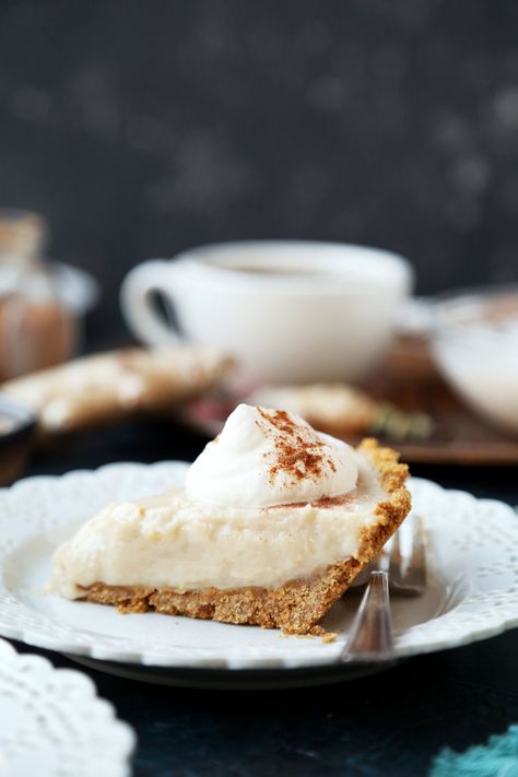 This Chai Latte Cream Pie has all of the flavors we know and love from a classic chai latte. It's the perfect pie to make when you want to impress people! Chai Pie, Chai Recipe, Vanilla Chai, Perfect Pies, Chai Latte, Desserts To Make, Cooking Light, Graham Cracker Crumbs, Cream Pie