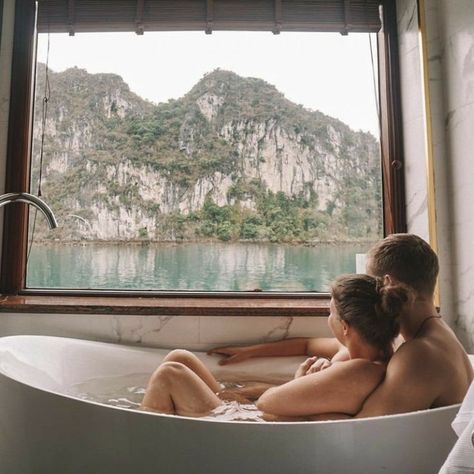 Couples Bathtub, Bath Couple, Bath For Two, Bath Time, Couple Goals, Relationship Goals, Hot Tub, Romance, Pool