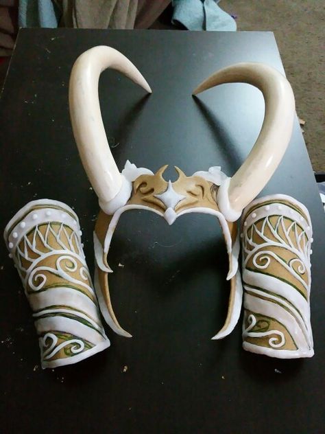 Loki headpiece and arms armor Loki Cosplay Female Diy, Loki Cosplay Female, Female Loki Costume, Loki Headpiece, Lady Loki Costume, Loki Armor, Lady Loki Cosplay, Foam Cosplay, Loki Costume