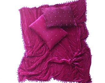 LuxuryCustomWorld on Etsy Dark Purple Quilt, Red Purple Room, Purple Bedding Aesthetic, Goth Quilt, Witchy Room Aesthetic, Jewel Tone Bedroom, Throw Blanket Green, Quilt Purple, Pom Pom Throw Blanket