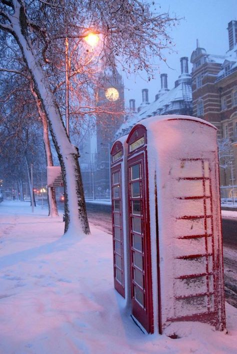 London in the snow! London In Winter, London Snow, England Aesthetic, London Dreams, A Snowy Day, Telephone Booth, London Aesthetic, Big Ben London, London Christmas