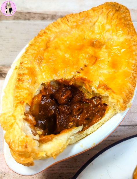 Curry Chicken Pie | Healthy Recipe Curry Pie Recipe, Leftover Curry, Curry Pie, Steak And Mushroom Pie, Cooking Halloumi, Pasties Recipes, Fakeaway Recipes, Exeter City, Tray Bake Recipes