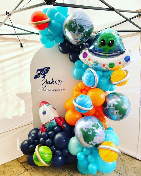 Outer Space Balloons, Unique Balloon Decorations, Space Balloon Arch, Space Birthday Party Ideas, Space Balloons, Planet Balloons, 1st Trip Around The Sun, Space Party Decorations, Balloons Galore