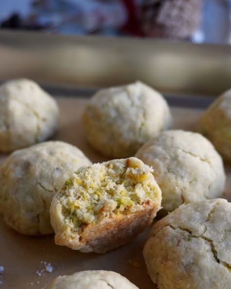 Pistachio Snowballs Pistachio Snowball Cookies, Easiest Cookies, Cranberry Pistachio Biscotti, Pistachio Biscotti, Pistachio Butter, Eat Sign, Cranberry Pistachio, Chocolate Crinkle Cookies, Jam Cookies