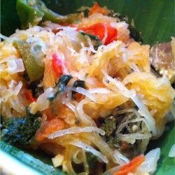 Spaghetti Squash Primavera Mediterranean Entrees, Recipes Mediterranean, Baked Spaghetti Squash, Grape Recipes, Healthy Vegetable, Spaghetti Squash Recipes, Paleo Lunch, Baked Spaghetti, Peppers Recipes