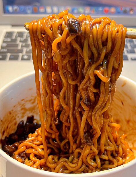 Ramen Noodle Recipes Aesthetic, Spicy Noodles Aesthetic, Spicy Noodles Ramen Korean, Korean Instant Noodles Aesthetic, Korean Ramen Aesthetic Night, Korean Food Aethstetic Ramen, Big Snacks, Food Street, Food Therapy