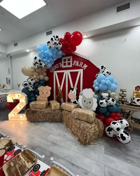 Winter Barnyard Birthday, Farm Barn Birthday Party Ideas, Farm Birthday Balloon Arch, Farm Animal Party Ideas, Barnyard Balloon Garland, Diy Farm Backdrop, Farm Themed Dessert Table, Farm Themed First Birthday Party, Farm Animal First Birthday Party