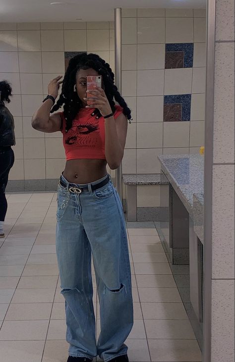 outfit inspo , airport outfit , black gurl , black women , baggy jeans , baby tee , cool belts , ripped jeans , bubble braids , mirror picture , belly piercing , darkskin woman , washed jeans , boyfriend jeans Outfits With Slides, Airport Outfit Black, Cool Belts, Women Baggy Jeans, Airport Fit, Big Jeans, Baggy Jeans Outfit, Low Rise Baggy Jeans, Airport Fits