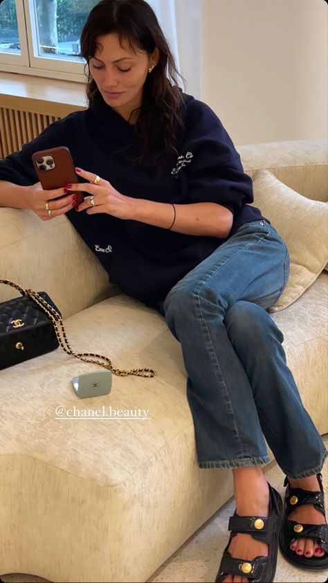 Phoebe Tonkin 2023 Phoebe Tonkin Style, Parisian Outfit, Lesley Ann Brandt, French Women Style, Phoebe Tonkin, French Women, Girl Crushes, I Love Girls, Jean Outfits