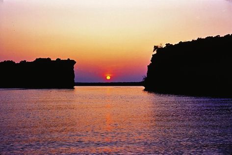 Hell's Gate Possum Kingdom Lake | Some how I kept a steady h… | Flickr Possum Kingdom Lake, Texas Getaways, Texas Bucket List, Texas Landscape, Texas Adventure, Lake Ideas, Texas Places, Texas Forever, Cliff Diving