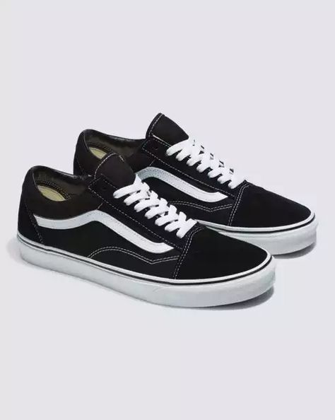 Old Skool Shoes for Men, Women, & Kids | Vans Vans Classic Old Skool, Vans Vintage, Vans Old Skool Low, Black And White Vans, Nike Windrunner, Tenis Vans, Old Skool Black, Sneakers Vans, Vans Black And White