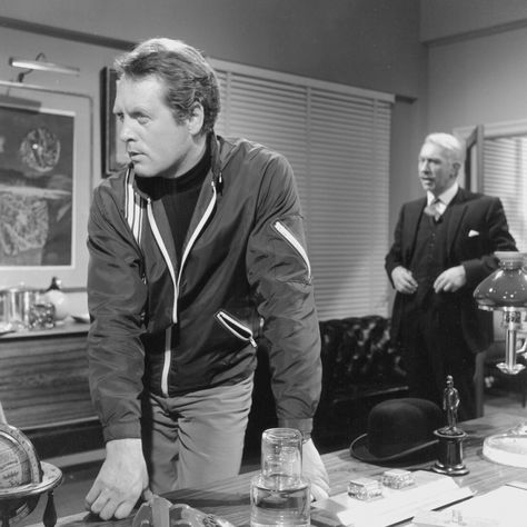 Patrick McGoohan in a scene from The Prisoner episode 'The Chimes of Big Ben'. Tara King, 60s Tv, Number Six, Emma Peel, New York Photography, Tony Curtis, Roger Moore, Tv Land, Weird Stories