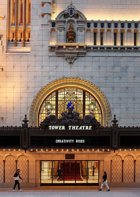 Apple Tower Theatre is a new Apple Store built inside an abandoned movie theatre dating from 1927 in Downtown Los Angeles. Theater Facade, Museum Exterior, Apple Store Design, Space Costumes, Theatre Building, Paris Opera House, Historic Theater, Theatre Interior, Shop Displays