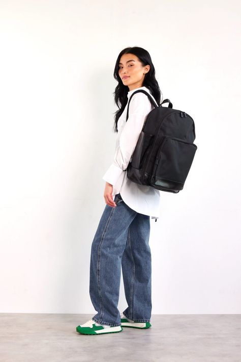 I Scoured Le Internet for the Most Professional-Looking Work Backpacks Black Bookbag, Backpack For Work, Best Laptop Backpack, Chic Backpack, Black Laptop, Backpack Outfit, Commuter Backpack, Work Backpack, Travel Backpacks