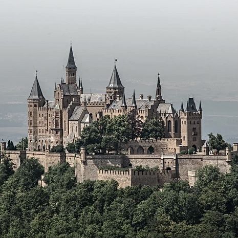 Living In A Castle Aesthetic, Large Castle Aesthetic, Huge Castle Aesthetic, Castle Reference Photo, Real Life Castles, Biggest Castle In The World, Medieval Castle Exterior, Royal Castle Aesthetic Exterior, Cool Castles