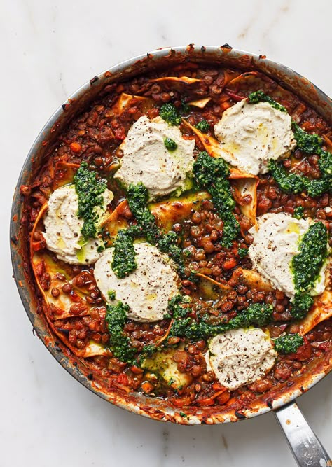 One Pan Lentil Lasagne Vegan Skillet, Tofu Cheese, Skillet Lasagna Recipe, Almond Ricotta, Skillet Lasagna, Lasagna Recipes, French Lentils, Vegan Lasagna, Kale Pesto