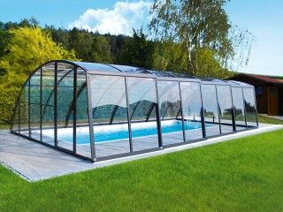 Retractable Pool Cover, Ideas De Piscina, Swimming Pool Enclosures, Automatic Pool Cover, Screened Pool, Spa Jacuzzi, Piscina Interior, Indoor Pools, Screen Enclosures