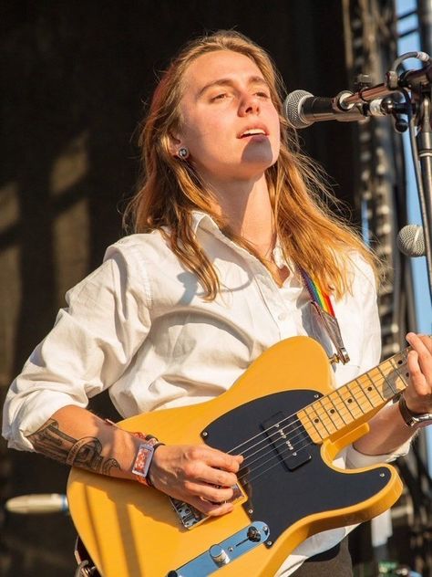 Julien Baker Guitar, Julian Baker, Julien Baker, Rocker Girl, 3 Boys, Love My Boys, I Love My Wife, Music People, Girl Day