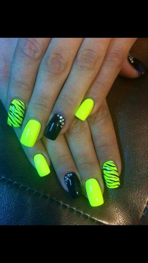 Ongles Gel French, Milky Nails, Pretty Nail Art Designs, Bright Nails, Short Acrylic Nails Designs, Nail Designs Glitter, Neon Nails, Dipped Nails, Yellow Nails