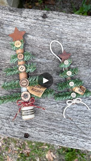 Diy Rustic Christmas Ornaments, Rustic Christmas Diy, Diy Rustic Christmas, Christmas Ornaments Decor, Rustic Christmas Ornaments, The Hanger, Christmas Crafts To Make, Country Christmas Decorations, Simple Christmas Decor