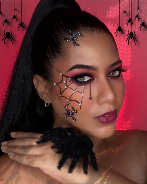 Usually, we are afraid of spiders, but this look has us obsessed with them! 😍👏 @lbmakeupglam used our PRO.matte Foundation in the shade 'Caramel' for this amazing look! 🕷 Get your shade online at www.lagirlusa.com!✨ Light Brown Contacts, Devil Makeup Halloween, Spider Makeup, Halloween Makeup Sugar Skull, Halloween Makeup Clown, Devil Makeup, La Girl Cosmetics, Horror Halloween Costumes, Halloween Eye Makeup