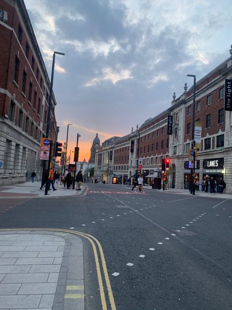 sun set in leeds city Leeds City Centre, Leeds Aesthetic, Form Outfits, Leeds University, 6th Form, Leeds Uk, London Vibes, Uk Summer, Leeds City