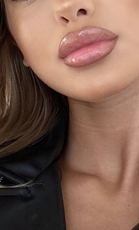 Lip Color For Light Blue Dress, Lip Combo Pale Skin, Lip Combo Ideas, Light Brown Lip Combo, Natural Lip Combos For Light Skin, Lip Aesthetic, Makeup Looks Lips, Nude Lip Combos For Light Skin, Light Pink Lip Combo