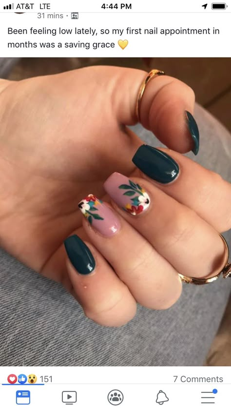 Elegant Spring Nail Designs, Black And Floral Nails, Dark Green Floral Nails, Boho Floral Nails, Dark Green Flower Nails, Fall Nail Flower Designs, Black With Flowers Nails, Nail Art Designs For Short Nails, Boho Nail Design