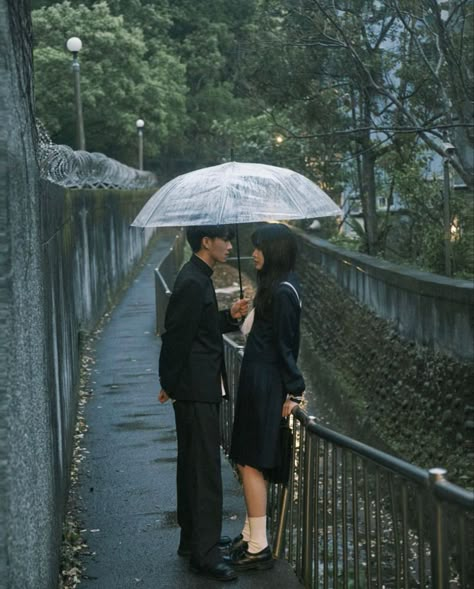 Aesthetics Photoshoot, Umbrella Photoshoot, Under An Umbrella, Umbrella Girl, Love Aesthetic, Aesthetic Retro, Photoshoot Idea, 2 Girl, Retro Aesthetic