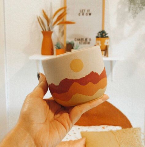 Boho Design Painting, Small Pot Painting Ideas Creative, Clay Pot Painting Ideas, Plant Pot Designs, Hand Painted Plant Pots, Modern Boho Design, Cup Painting, Plant Pot Design, Small Indoor Plants