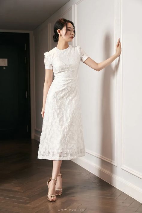 Modest White Dress, White Dress Classy, Korean Fashion Women Dresses, Modest Prom Dress, Celestial Dress, Modest Casual Outfits, Simple Frocks, Modest Prom, Dress Graduation