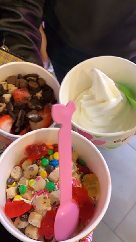 Menchies Frozen Yogurt Aesthetic, Froyo Aesthetics, Frozen Yogurt Aesthetic, Menchies Frozen Yogurt, Unhealthy Food, Yummy Eats, Food Obsession, Interesting Food Recipes, Frozen Yogurt