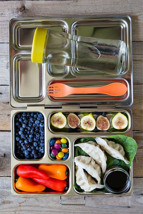 What You Actually Need to Pack No-Waste, Eco-Friendly School Lunches via FoodforMyFamily.com Plastic Free Living, Minimal Living, Zero Waste Kitchen, Waste Free, Zero Waste Living, Zero Waste Lifestyle, School Food, School Lunches, No Waste