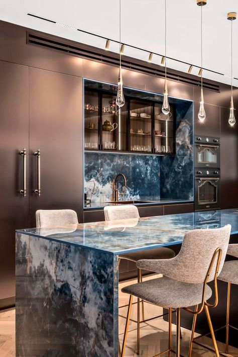 In this new Tel Aviv apartment by the sea designed by Nika Efimov light and colors are enhanced by the astonishing marble-effect Ocean Blue slabs of the kitchen covering. Modern Marble Kitchen Design, Blue Marble Interior, Blue Marble Kitchen Island, Blue Marble Kitchen Countertops, Blue Marble Backsplash, Blue Stone Kitchen, Blue Countertops Kitchen, Light Blue Interior Design, Kitchen Marble Design