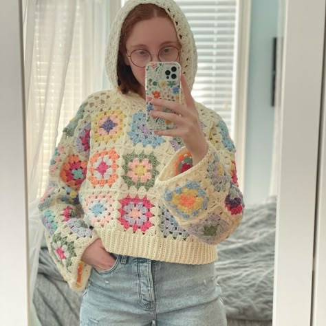 Crochet Ideas With Acrylic Yarn, Crochet Sweater Squares, Granny Square Hoodie Pattern, Granny Square Crochet Sweater Pattern, Cardigan Tejidos A Crochet, Crochet Granny Square Hoodie, Granny Square Hoodie, Crochet Hoodie Pattern, Granny Square Crochet Sweater