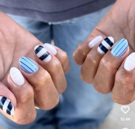 Pin Stripe Nails, Stripe Nail Designs, Nails With Stripes, Strip Nails, Navy Nails Design, Striped Nail Art, Stripe Nail Art, Stripes Nails, Pinstripe Nails